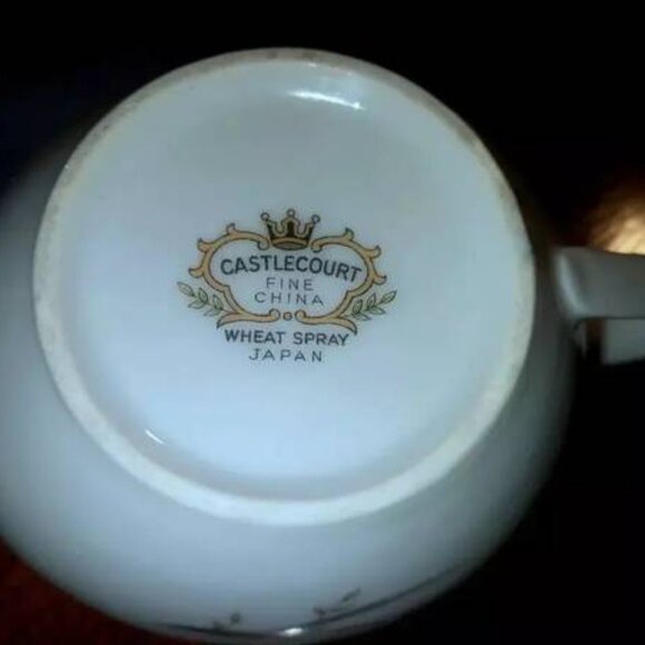 Nice 1960s Castlecourt Wheat Spray Pattern Fine China Creamer or Gravy Boat - Picture 10 of 12